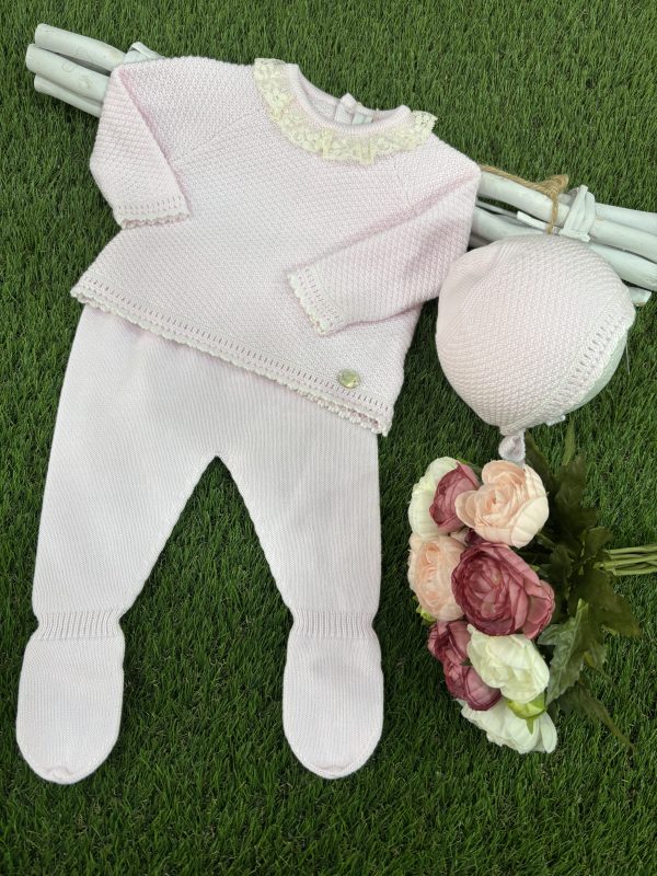 CONJUNTO TRES PIEZAS HILO DE ALGODON ROSA JERSEY CUELLO BALAENCIE BEIGE POLAINAS Y CAPOTA 004-11301