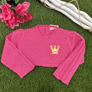 CHAQUETA FUCSIA CON LA CORONITA AMARILLA DE EVA CASTRO Y ABOTONADA EN LA ESPALDA VE013
