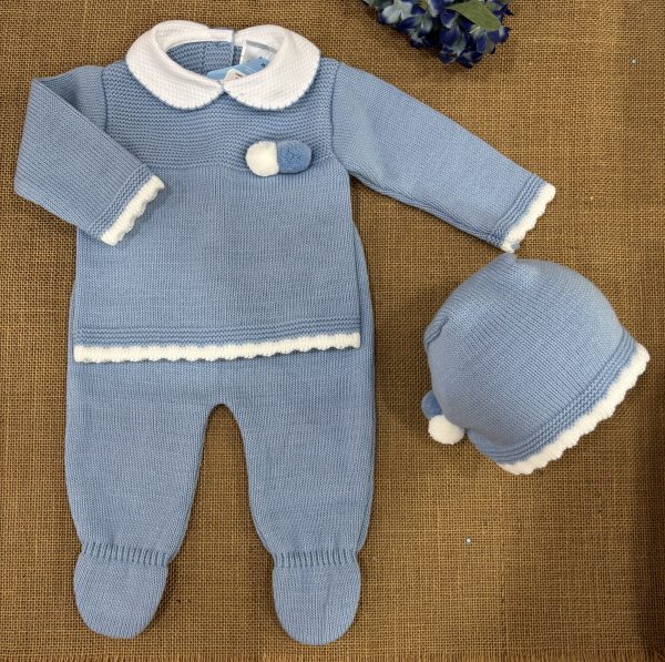 CONJUNTO TRES PIEZAS AZUL EMPOLVADO JERSEY CON POMPONES Y CUELLO DE PIQUE  POLAINAS Y CAPOTA 026RF-703