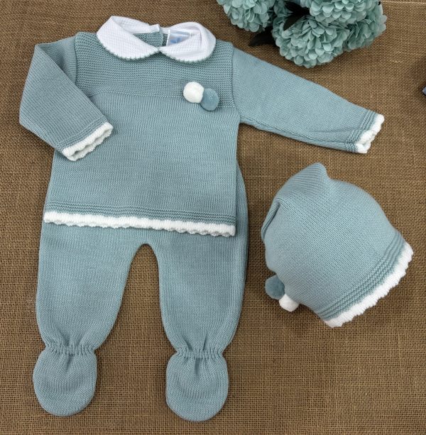 CONJUNTO TRES PIEZAS LANA VERDE JERSEY VERDE CON POMPONES Y CUELLO PIQUE BLANCO POLAINAS Y CAPOTA 026RF-703