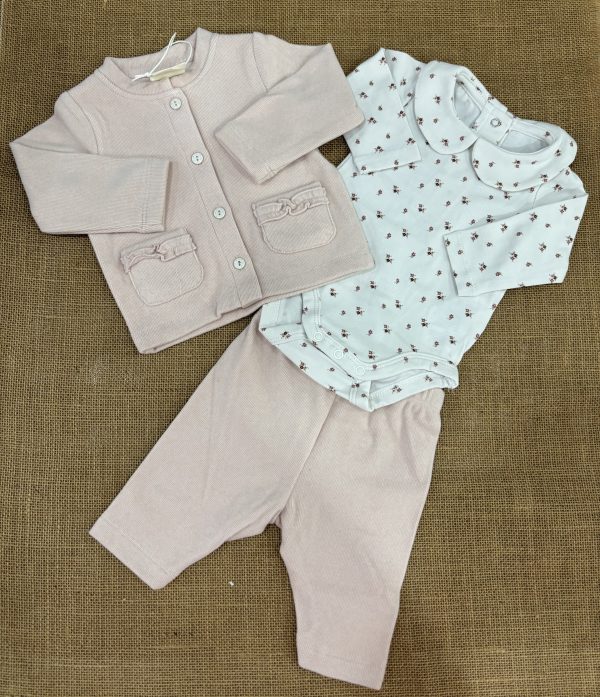 CONJUNTO NIÑA TRES PIEZAS CHAQUETA ROSA CON LEGINS Y BODY FLORES ROSA EMPOLVADO Z7