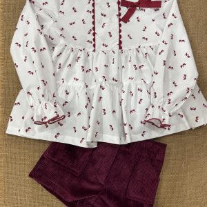 CONJUNTO CAMISA BLANCA ESTAMPADA GRANATE CON VUELO CON SHORT PANA BOLSILLOS TAMBIEN GRANATE IM070