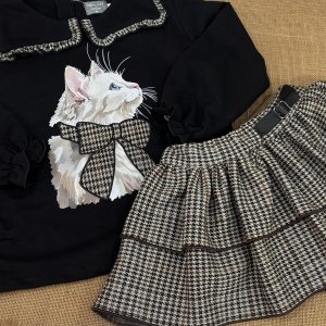 CONJUNTO SUDADERA NEGRO CON GATITA CON LAZADA Y CUELLOS CUADRADOS CON FALDITA PANTALON TODO EN PATA DE GALLO MARRON Y NEGRO IM153