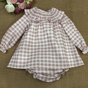 CONJUNTO NIÑA CUADROS ROSA EMPOLVADO CON CUELLO BORDADO 7114