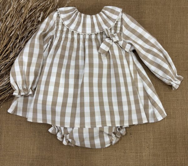 CONJUNTO CUADROS CAMEL CON BORDADO CON CUELLO Y LAZADA 7119