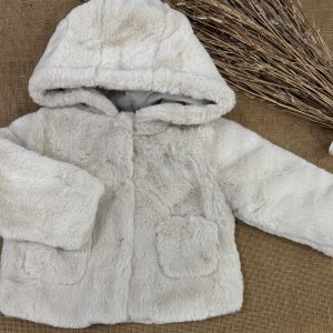 TRENKA NIÑA PELITO COLOR ARENA CON CAPUCHA Z90