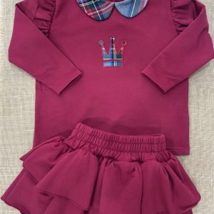 CONJUNTO ALGODON CON PELITO INTERIOR GRANATE SUDADERA CON VOLANTE EN LA MANGA CON CORONA Y CUELLO CUADROS ESCOCESES Y FALDA PANTALON VOLANTES 26IE550