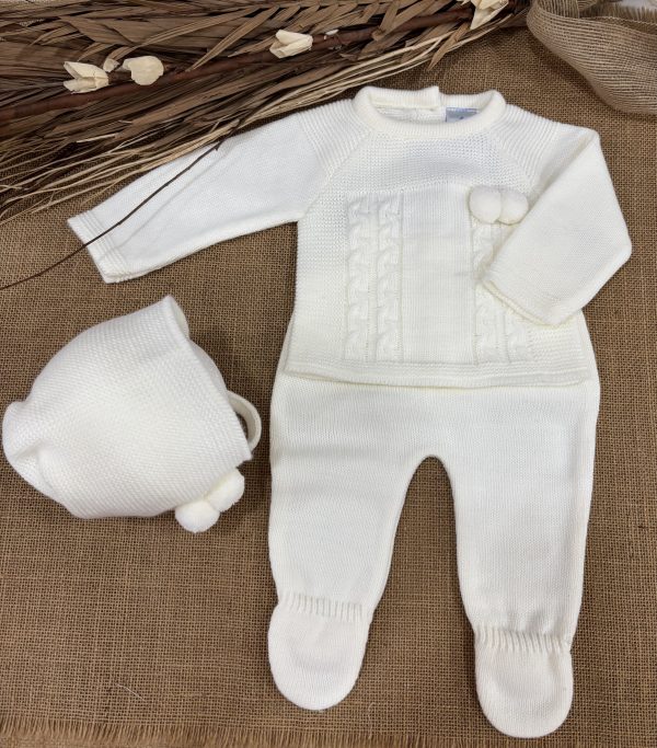 CONJUNTO TRES PIEZAS LANA CRUDO JERSEY OCHOS CON POMPONES POLAINAS Y CAPOTA 026RF-731