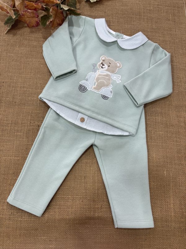 CONJUNTO ALGODON VERDE CON SUDADERA OSITO EN MOTO CON CUELLO Y PARTE DE ABAJO VICHY Y PANTALONES 026CB-638