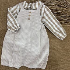 CONJUNTO NIÑO PETO PANA COLOR ARENA Y CAMISA DE CUADROS CAMEL 3022