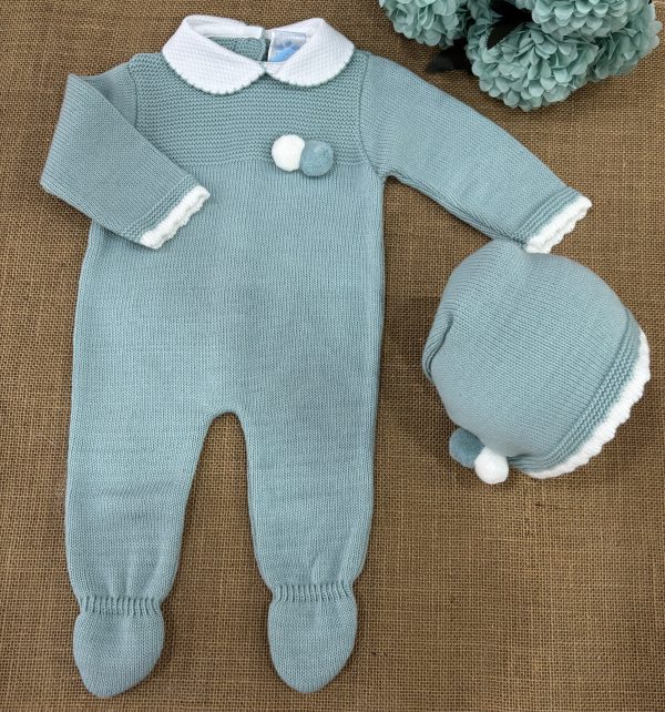 PELELE LANA VERDE EMPOLVADO CON POMPONES CON CUELLO BLANCO  Y CAPOTA