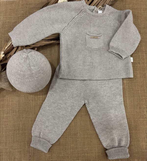 CONJUNTO LANA COLOR PIEDRA JERSEY CANALE POLAINAS Y GORRO 004-10329